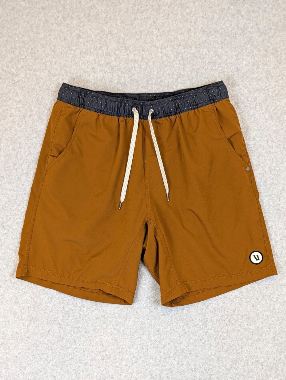 Vuori Kore Lined Shorts Men's Large 7" Turmeric Orange Brown Built In Liner V302